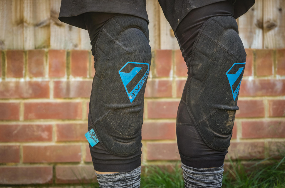 7 Protection Sam Hill Knee pads review | off-road.cc